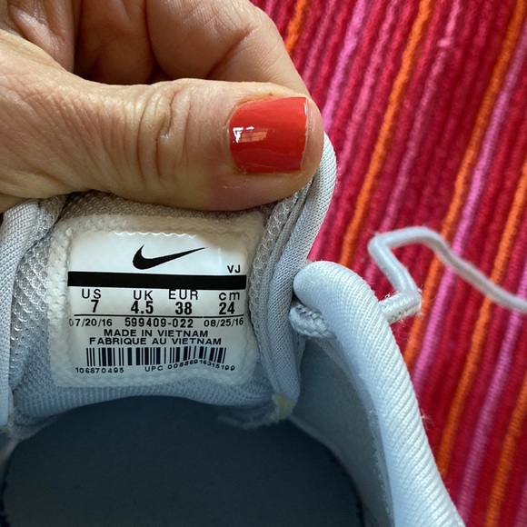 Nike Air Max Thea, White with black swoosh. Sz 7 - Picture 7 of 8